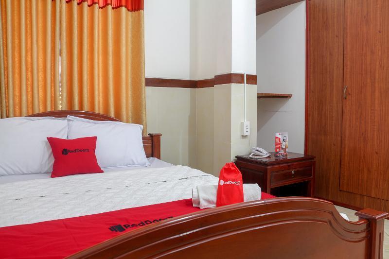 Reddoorz Near Binh Tay Market Ho Chi Minh City