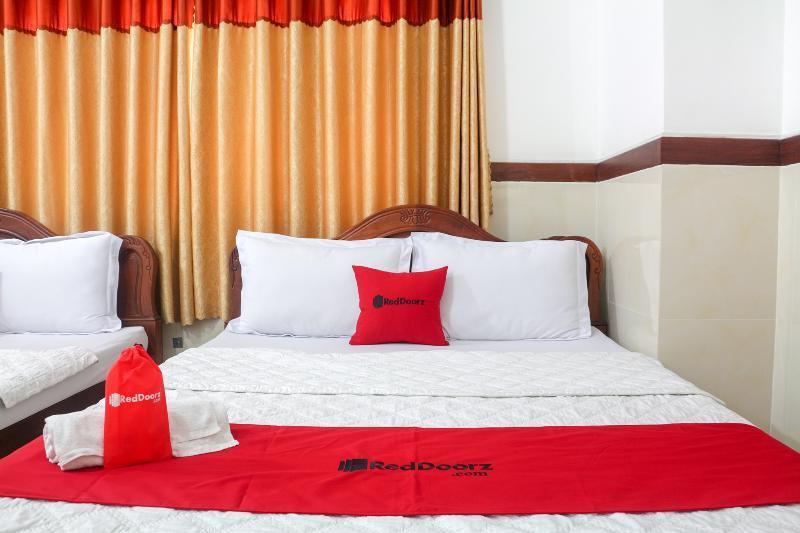 Reddoorz Near Binh Tay Market 2*