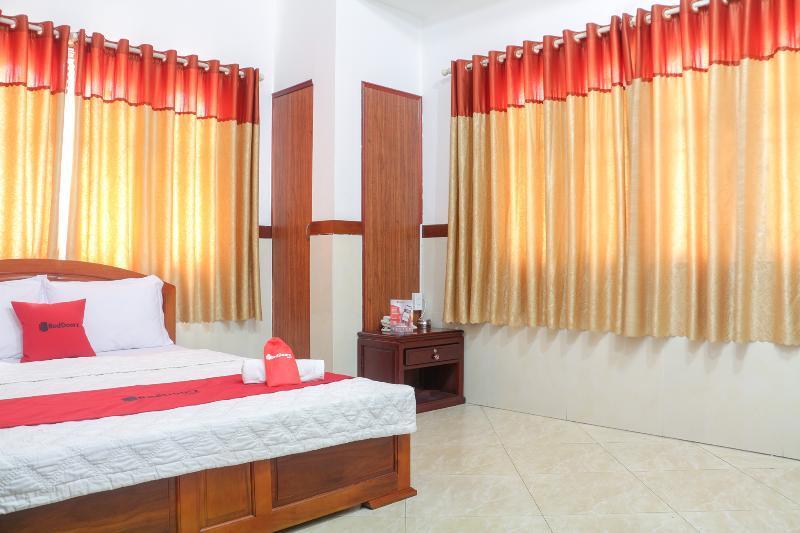 Reddoorz Near Binh Tay Market Ho Chi Minh City