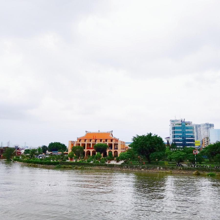 Nu * Bandar Ho Chi Minh