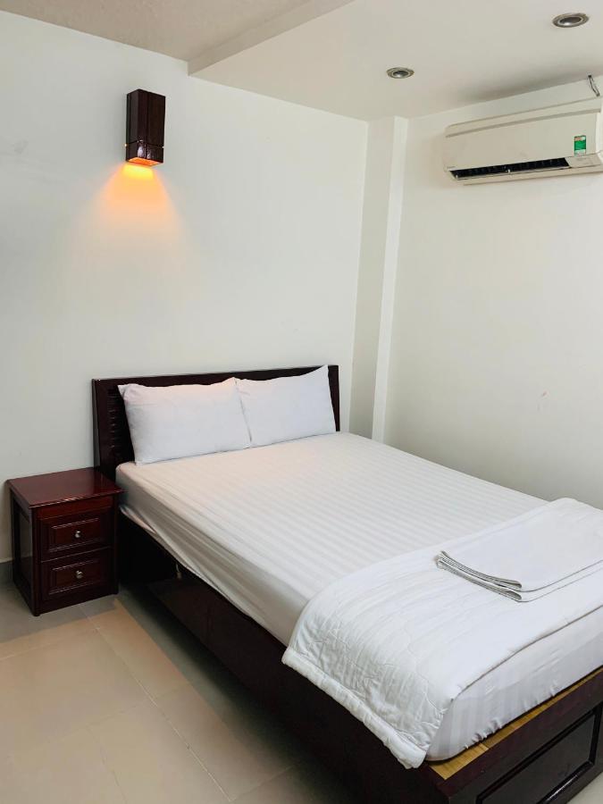 Khach San Dinh Dinh Ho Chi Minh City