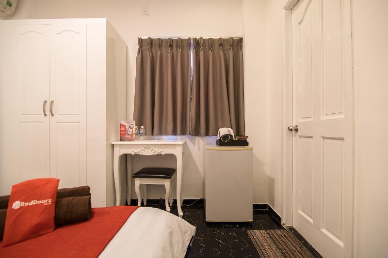 Reddoorz @ Bui Vien Walking Street 3 Hotel 2*