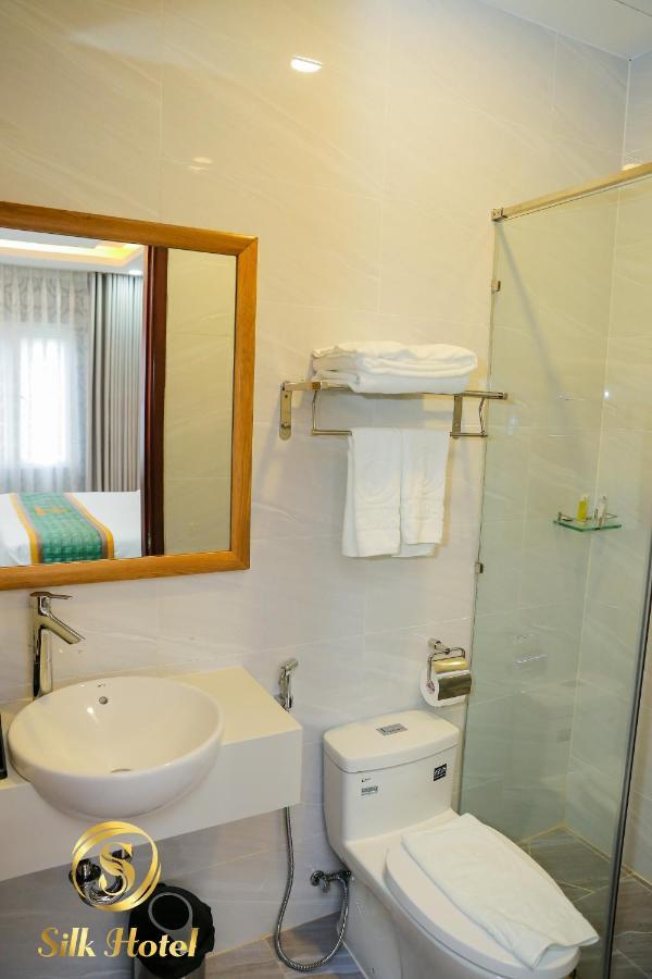 Hotel Silk Near Tan Son Nhat Airport