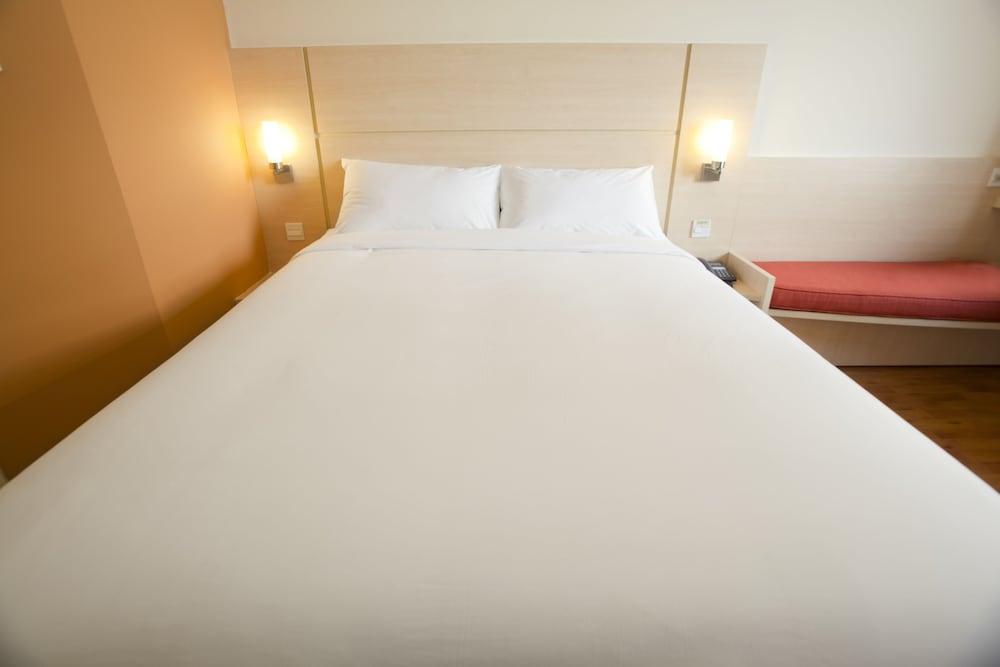 Ibis Saigon South