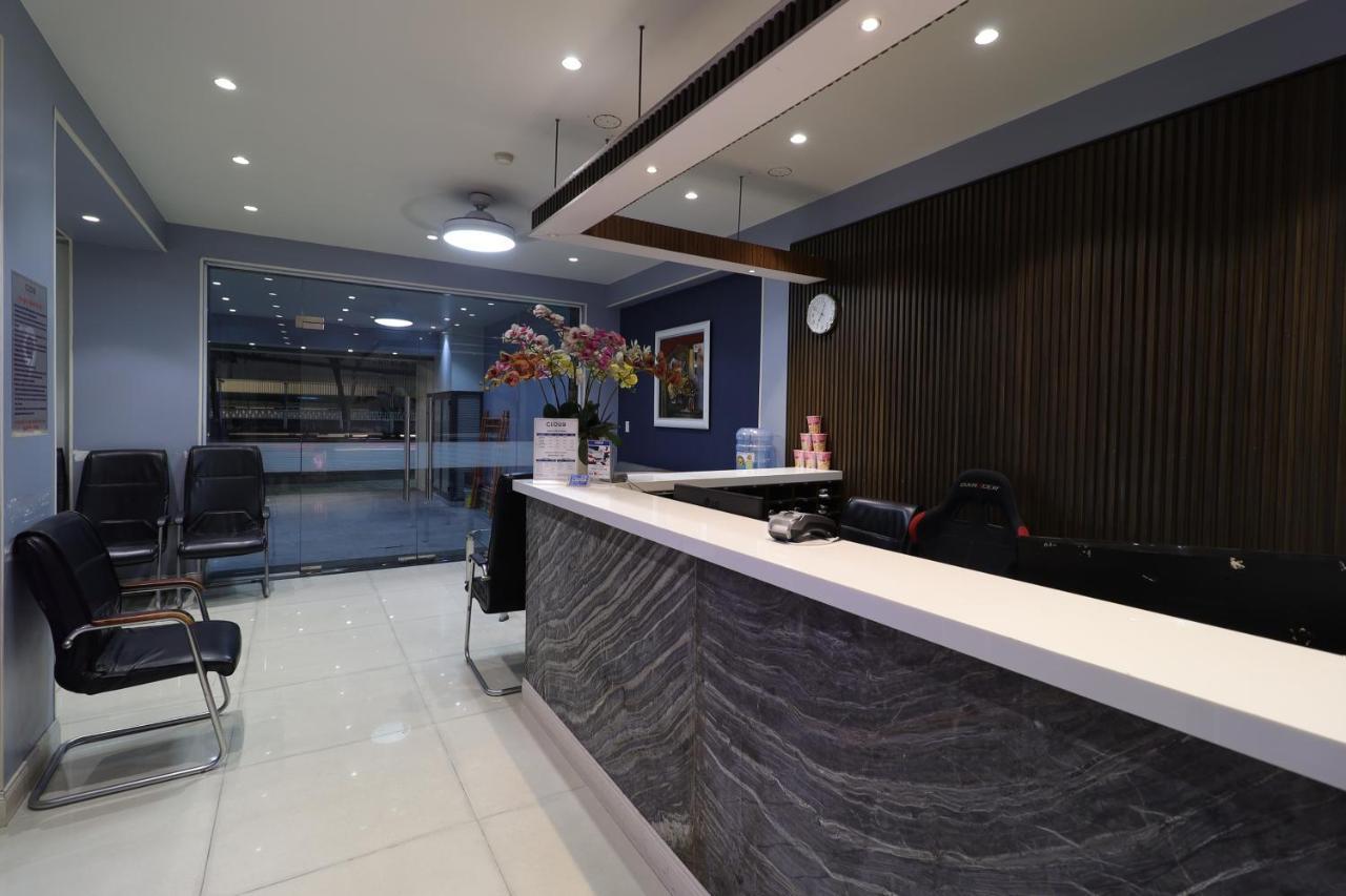 Hotel Reddoorz Plus & Cloud 9 Quang Trung 2*