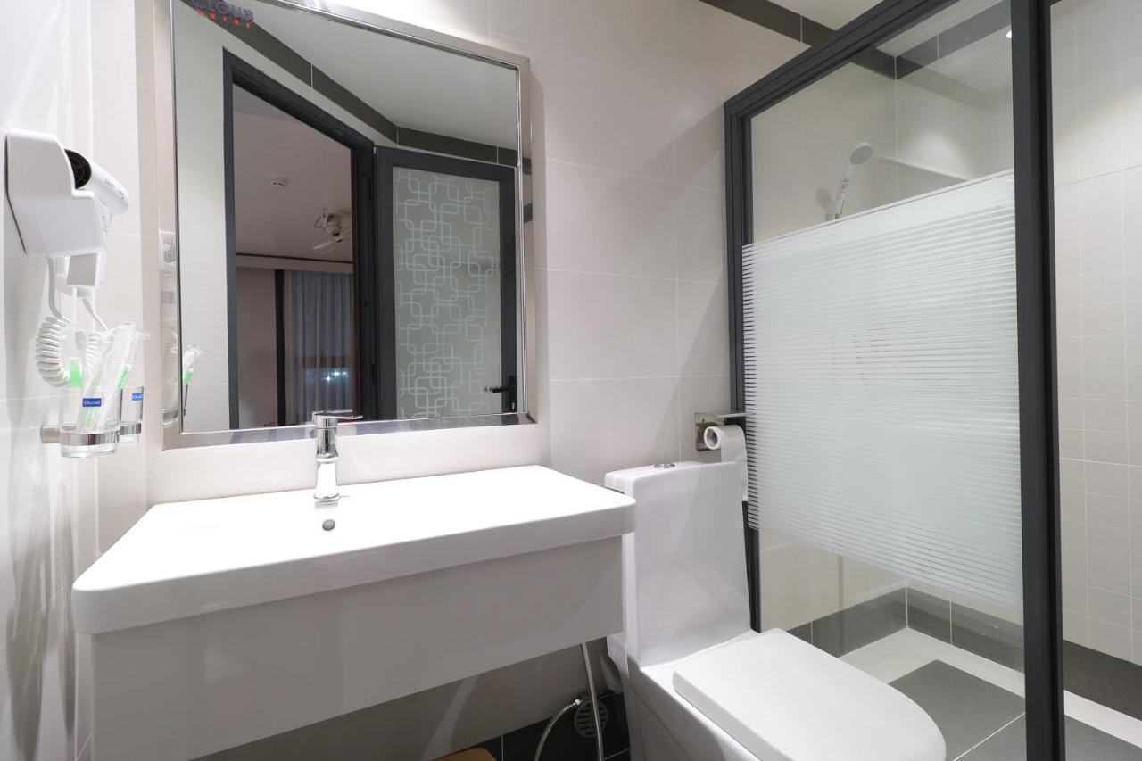 Reddoorz Plus & Cloud 9 Quang Trung