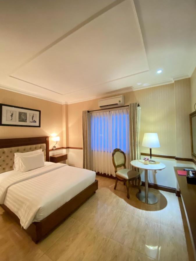 Aparthotel & Residences Swimming Pool 2*