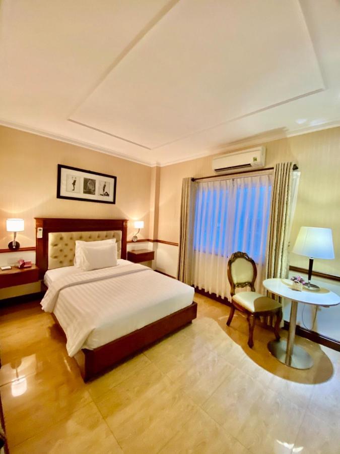 Aparthotel & Residences Swimming Pool