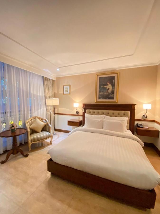 & Residences Swimming Pool Aparthotel Ho Chi Minh City