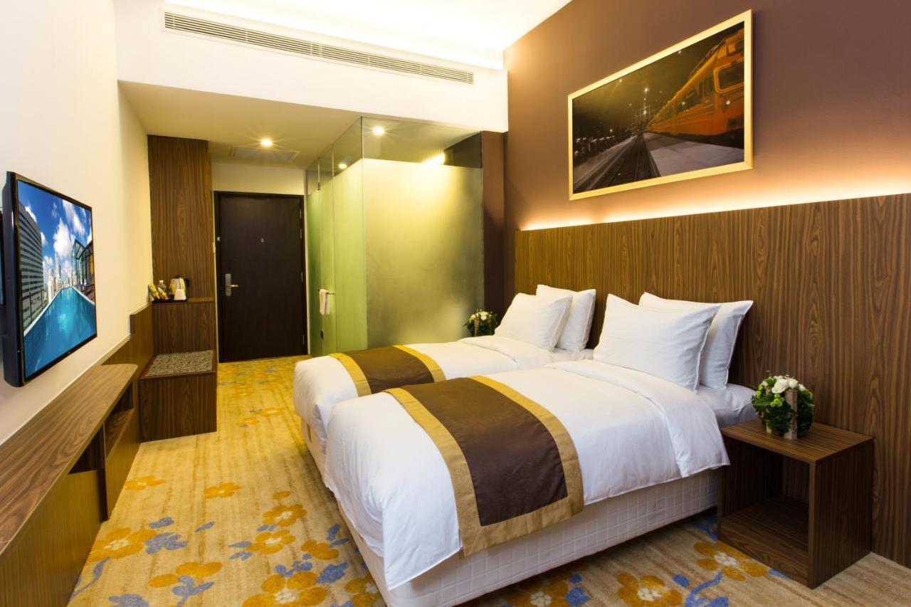 Bay Ho Chi Minh City