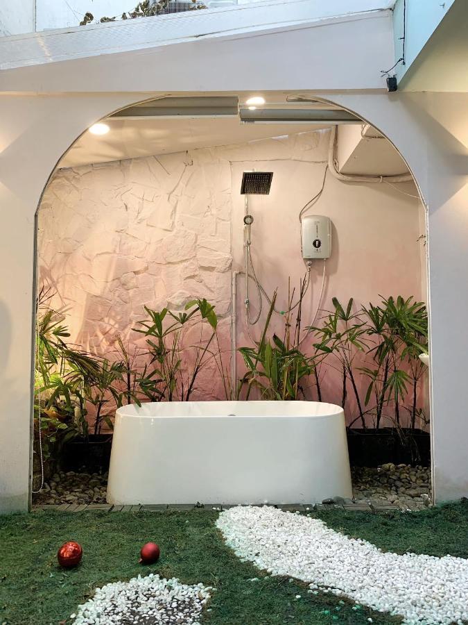 Homestay Handstay Saigon - P00 - Open Garden In Downtown