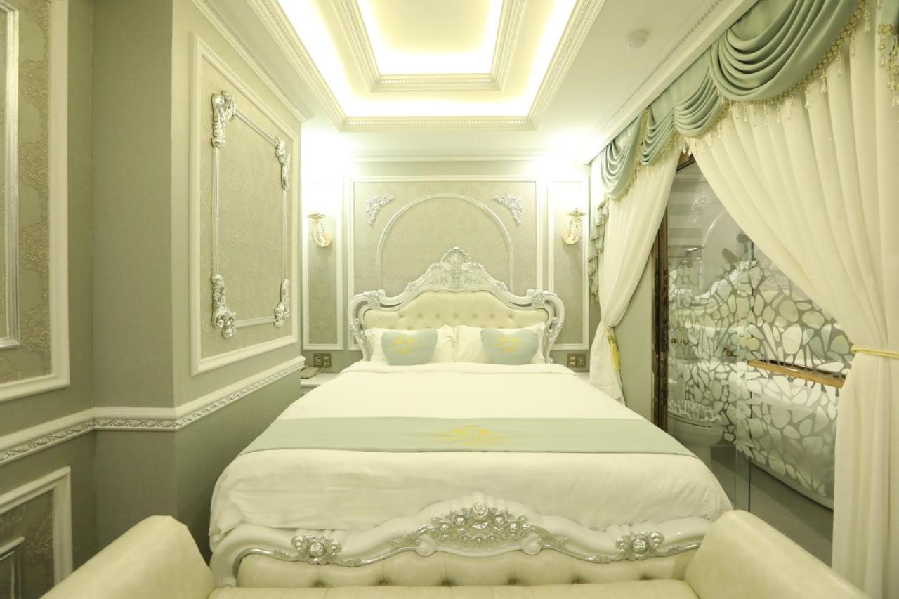 Rosa Love hotel *