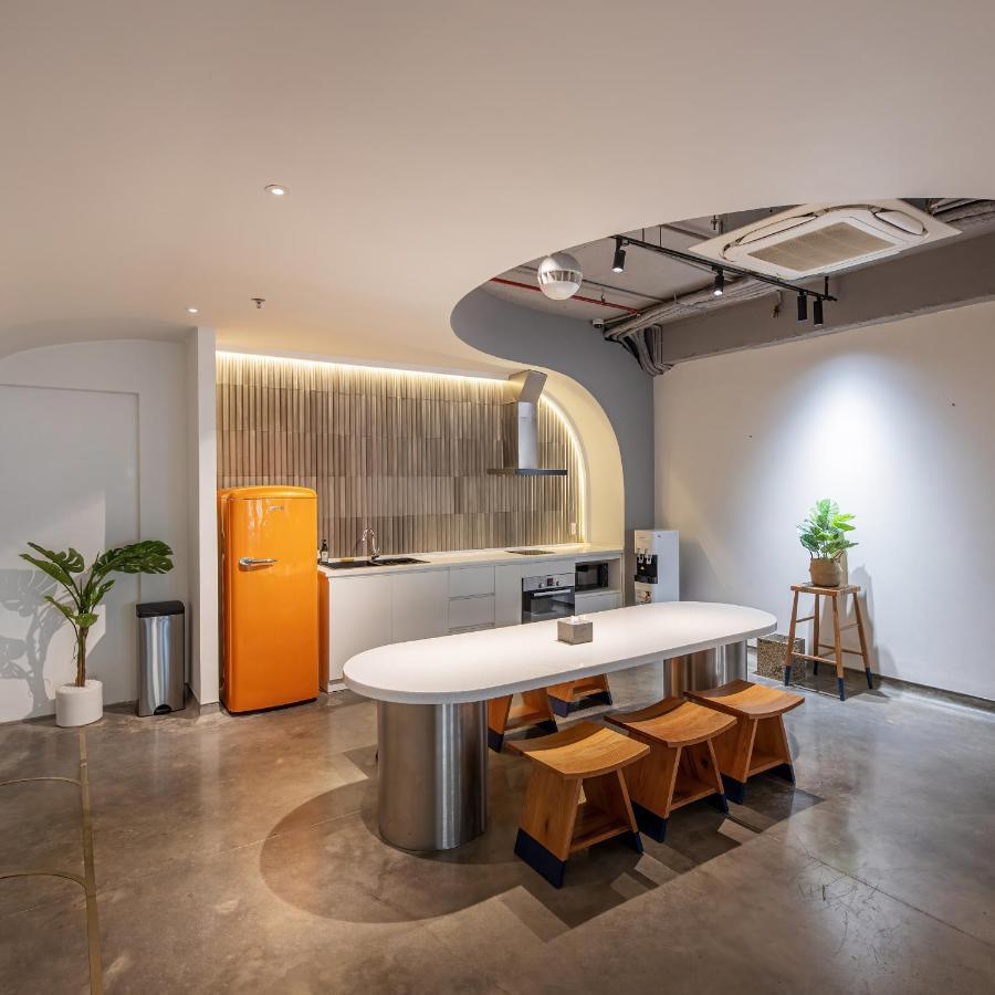 Meander Saigon 2*