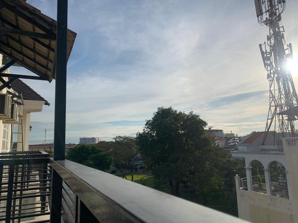 Aloha Hotel