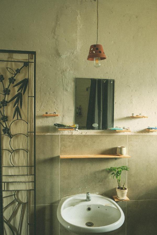 Homestay - Male Shared Dorm - View Song Tren Ban Dao Thanh Da - Binh Thanh - Sai Gon Homestay Ho Chi Minh City
