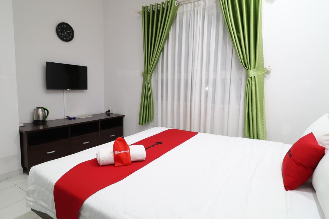 Reddoorz Saigon Modern 2 Ba Vi 3*