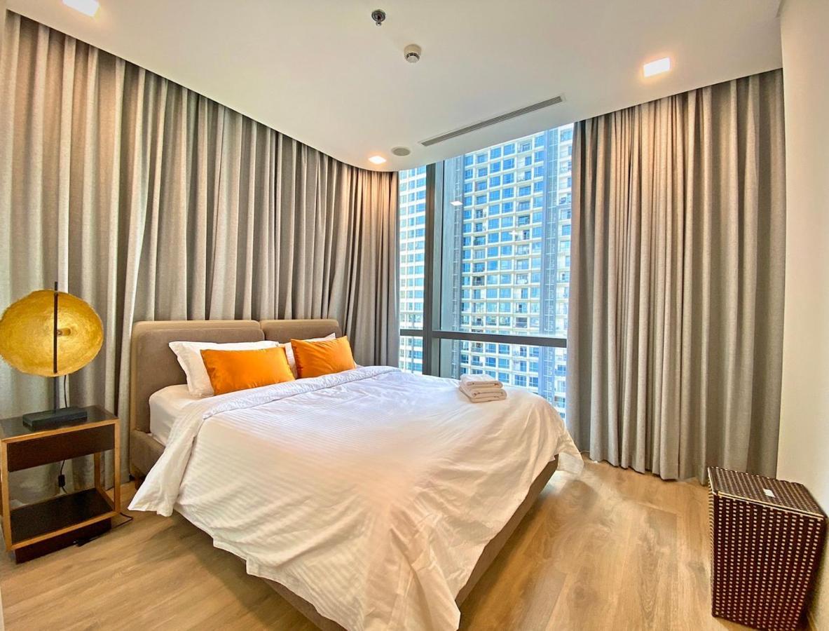 Landmark 81 *