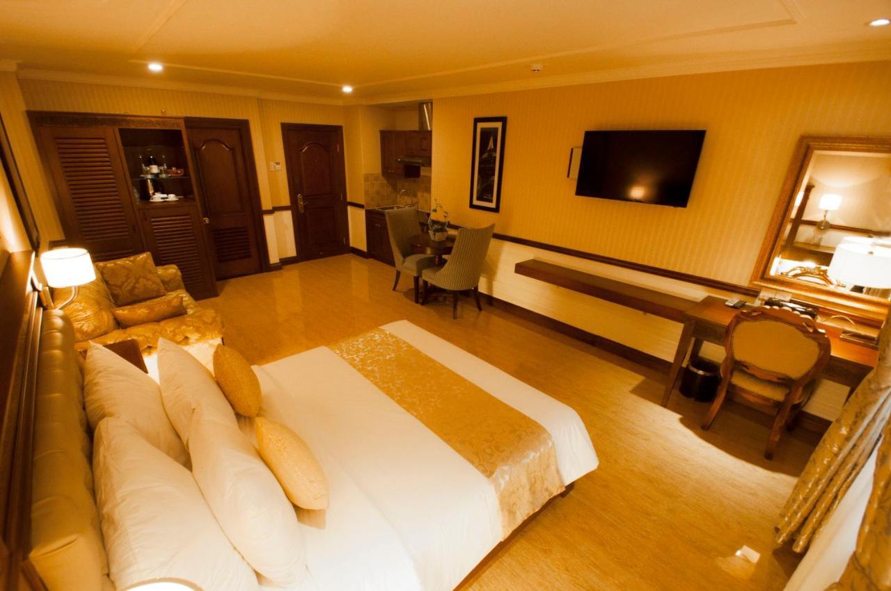 & Residences Swimming Pool Aparthotel