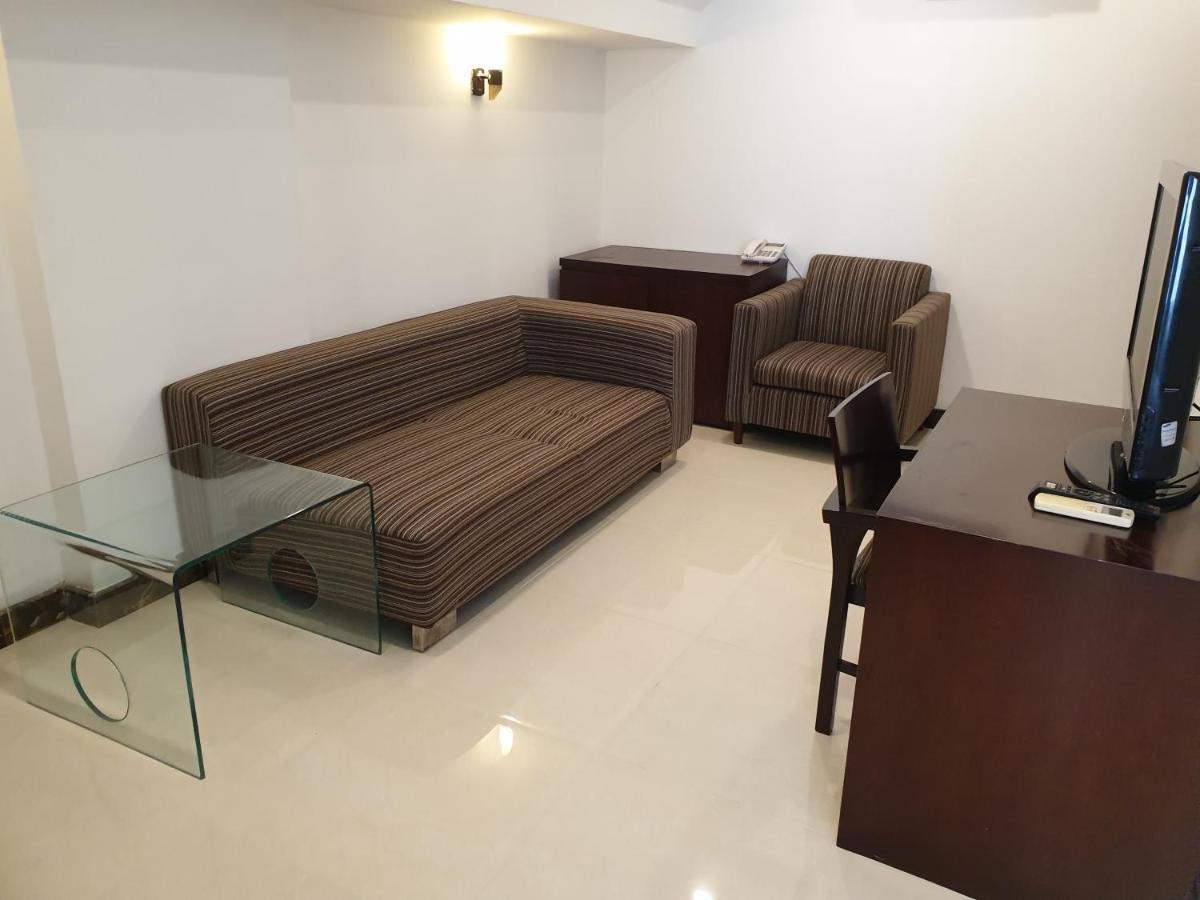 Laguna 3*