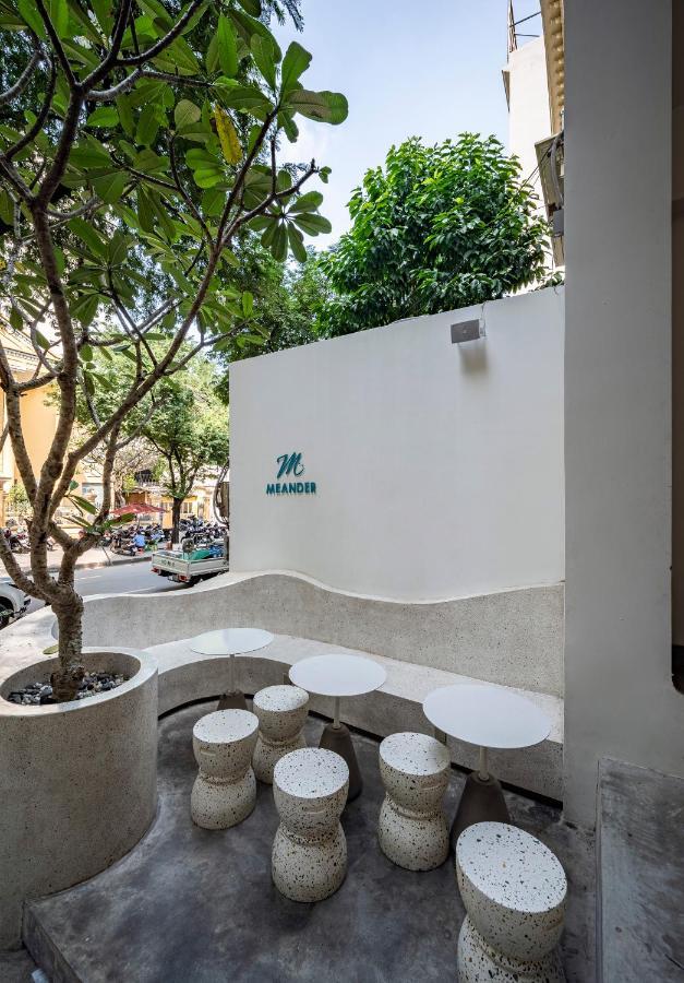 Meander Saigon 2*