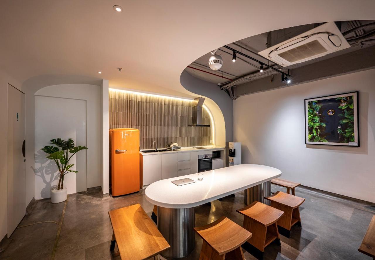 Meander Saigon 2*