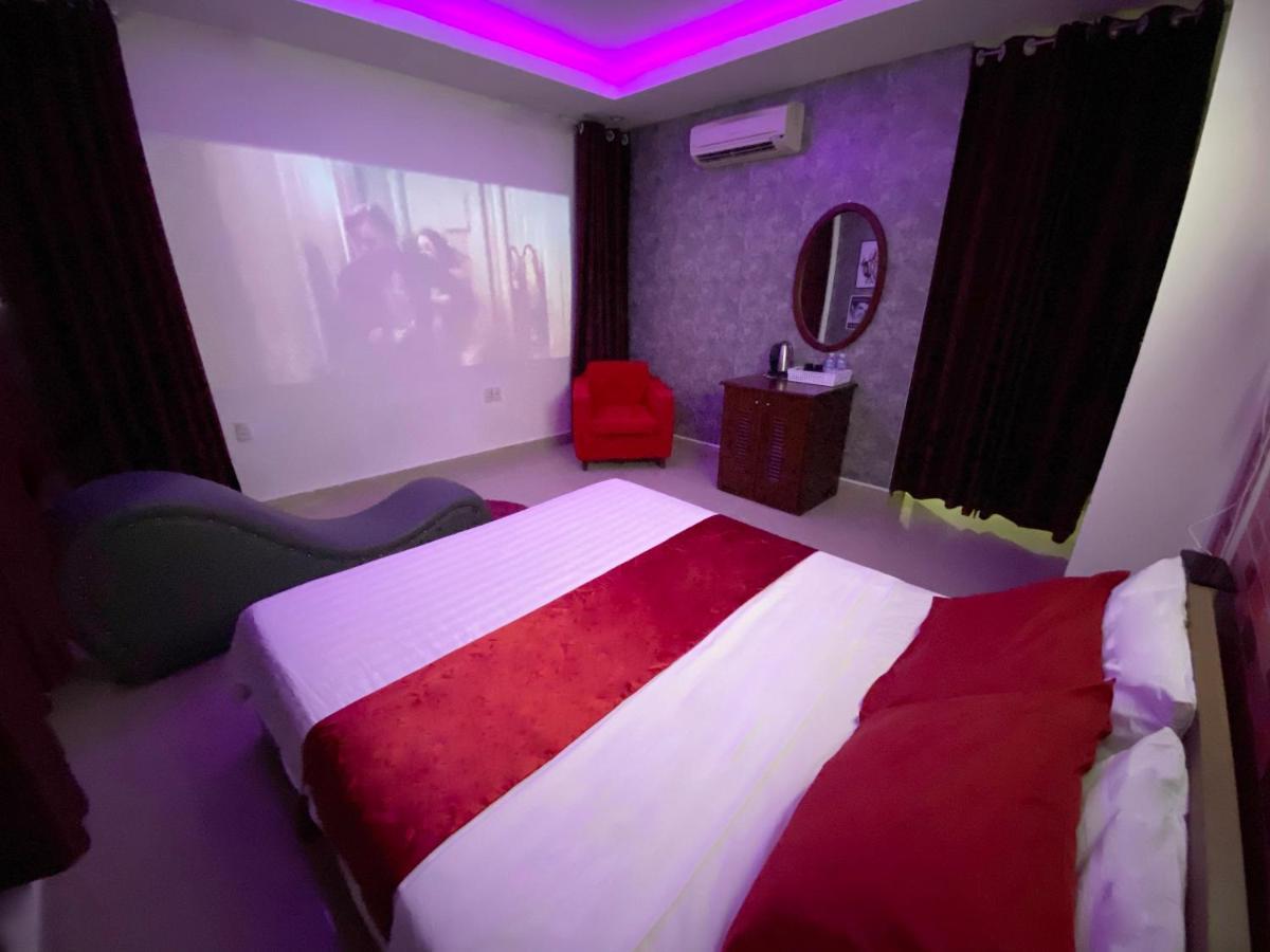Khách sạn hẻo lánh Cozi 5 &