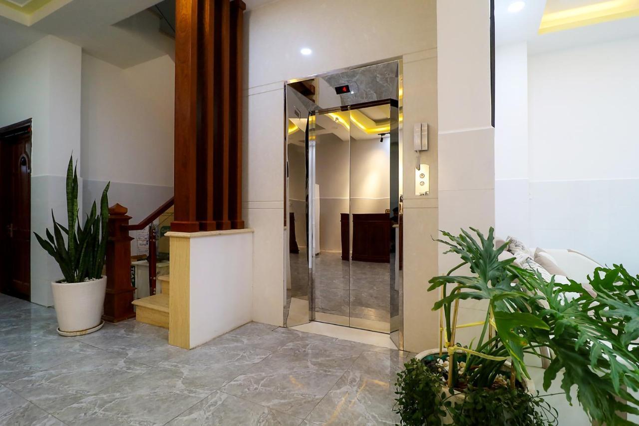 Reddoorz Luxury Vuon Lai Hotel 2*