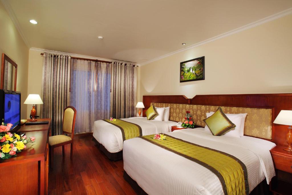 Khách sạn First Hotel - New Wing