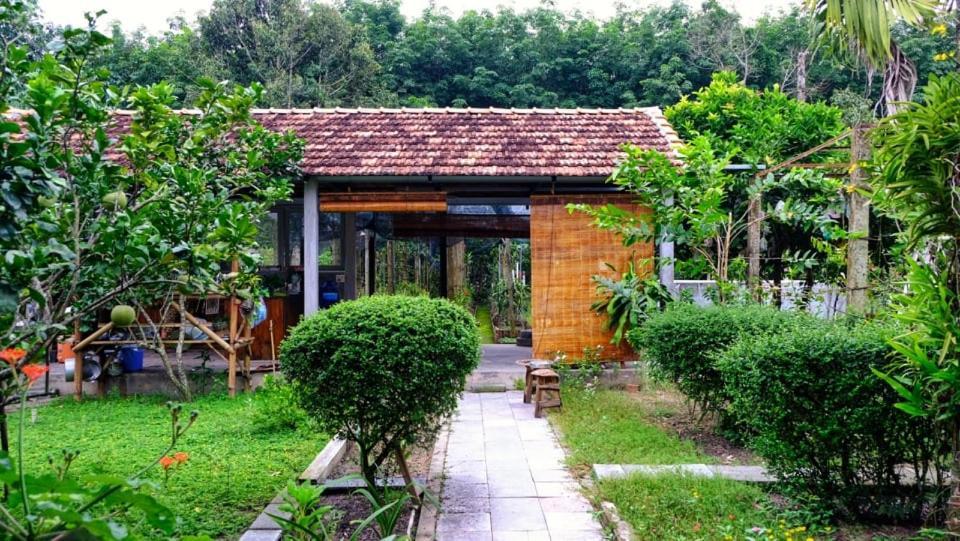 Vuon Nha Ngoai Garden Homestay *
