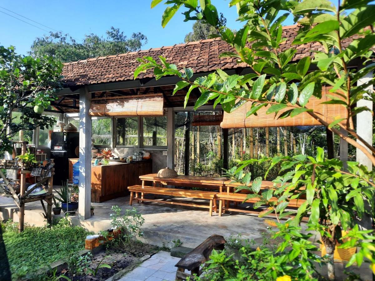 Homestay Vuon Nha Ngoai Garden *