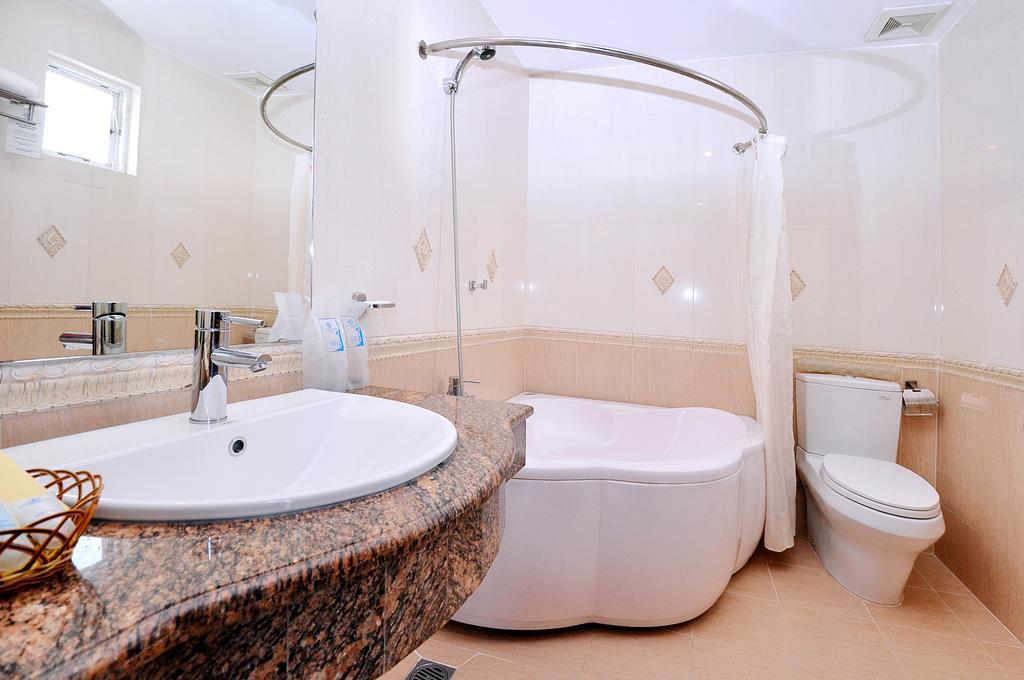 Tan Hoang Long Hotel