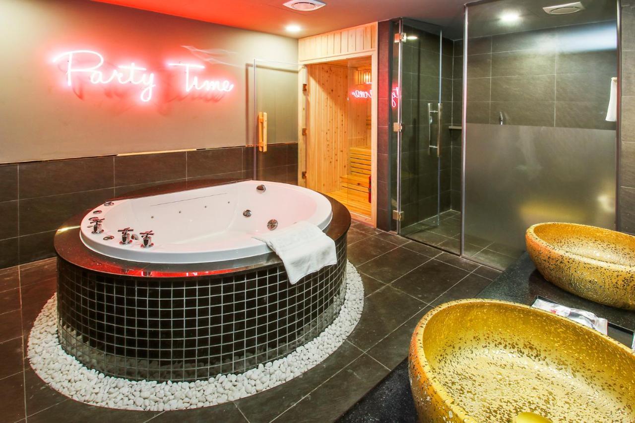 Love hotel Eros 2 -