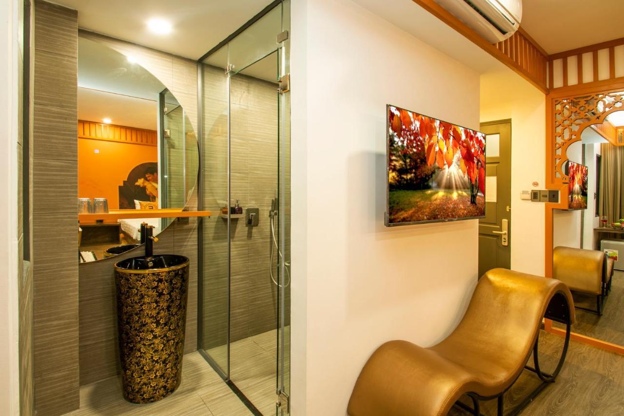 Eros 2 - Cinta hotel