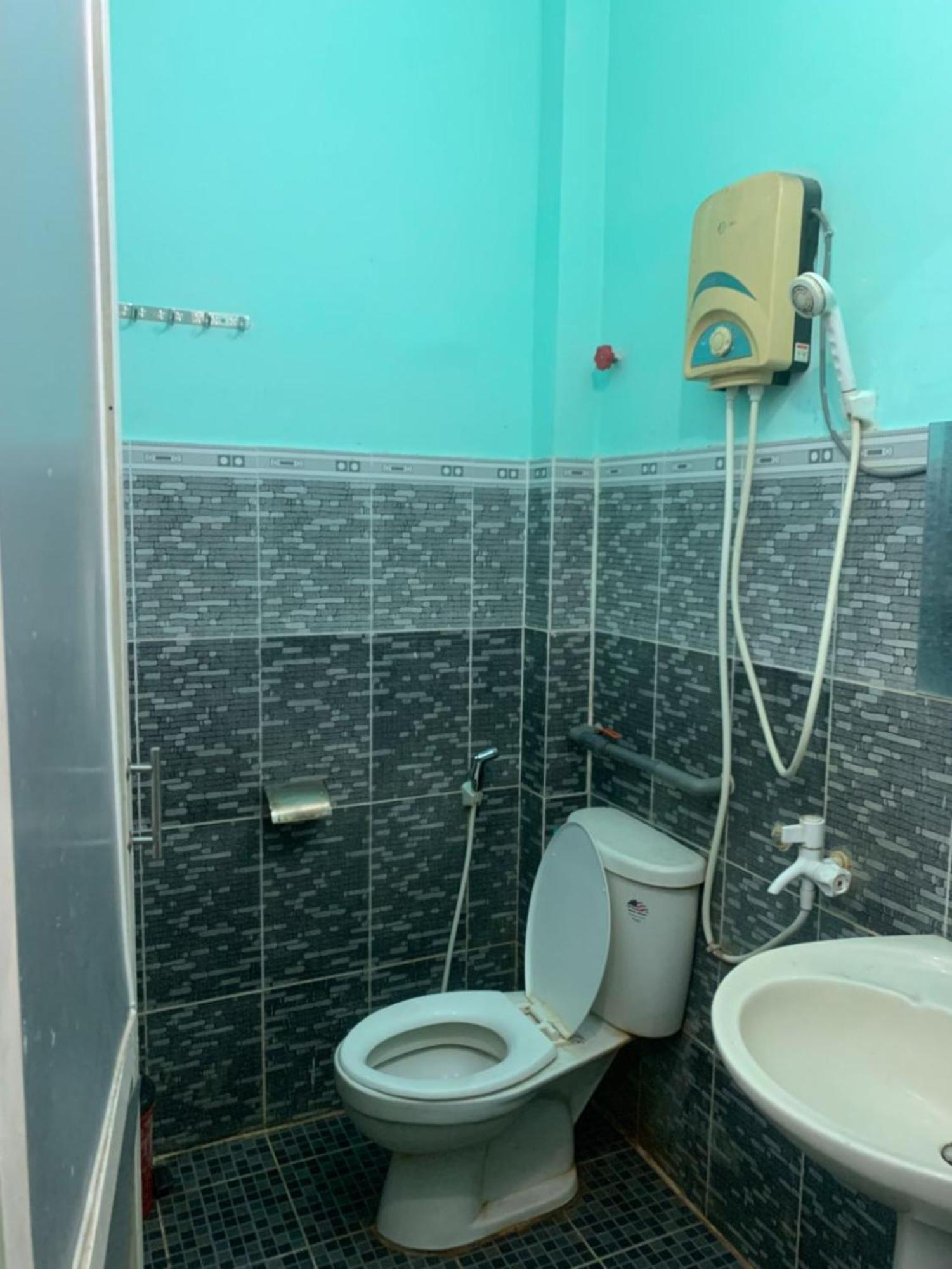 Hotel Happy Binh Tan *