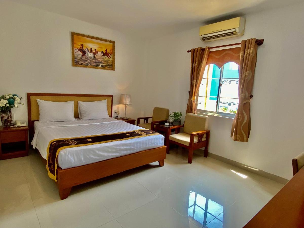 Reddoorz Ruby Star Truong Dinh Hotel
