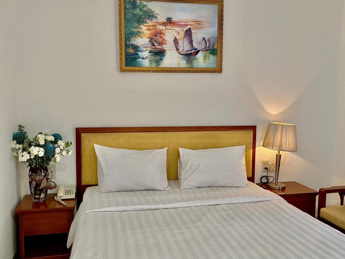 Reddoorz Ruby Star Truong Dinh Hotel 2*