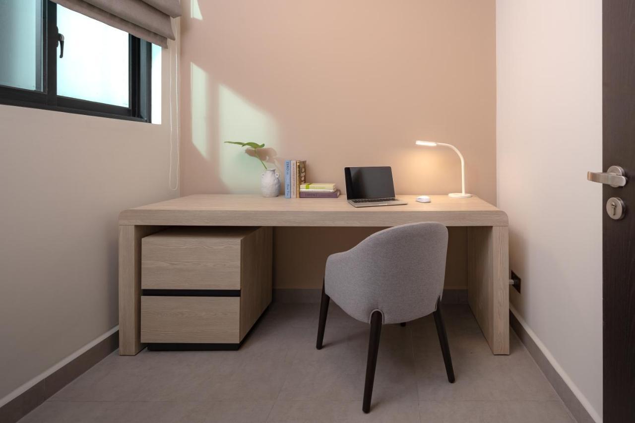 Somerset Feliz Apartment
