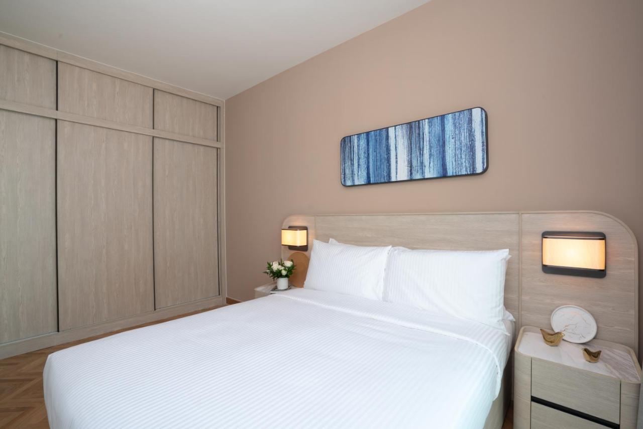 Somerset Feliz Apartment *
