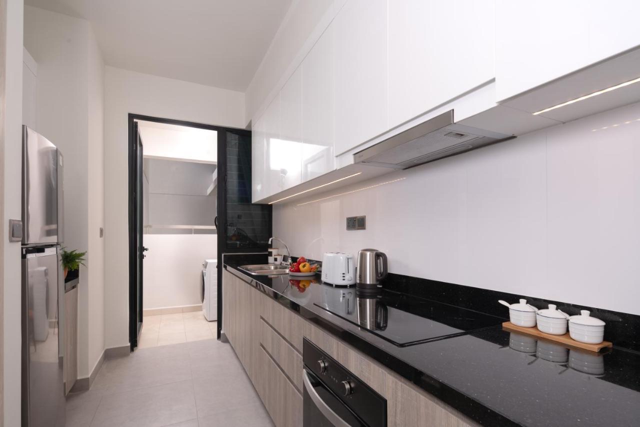 Somerset Feliz Apartment