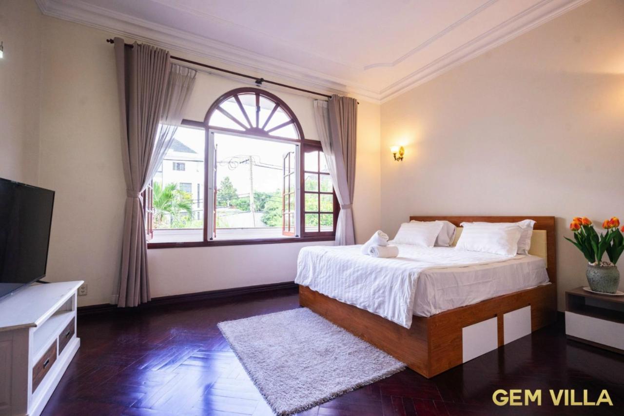 Gem 10 - 5 Bedroom, 6 Bathroom, Big Pool, Big Garden *
