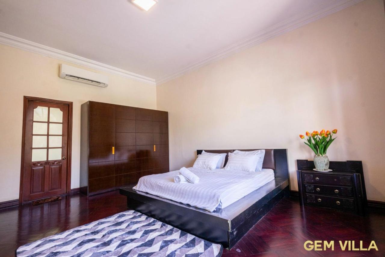 Gem 10 - 5 Bedroom, 6 Bathroom, Big Pool, Big Garden *