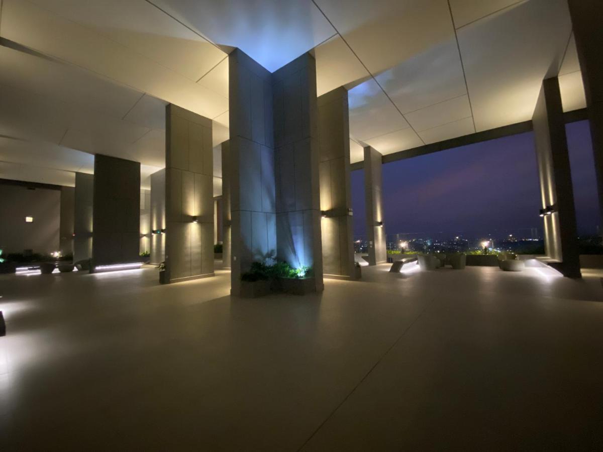 Luxury River Panorama View For 5 - Rooftop Infinity Pool + Sauna Near Q1 + Secc *