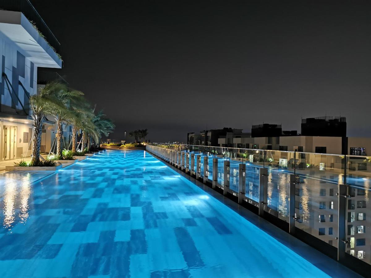 Luxury River Panorama View For 5 - Rooftop Infinity Pool + Sauna Near Q1 + Secc Ho Chi Minh City