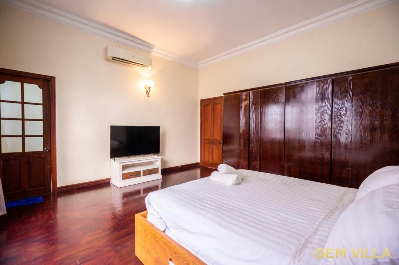 Villa Gem 10 - 5 Bedroom, 6 Bathroom, Big Pool, Big Garden Ho Chi Minh City