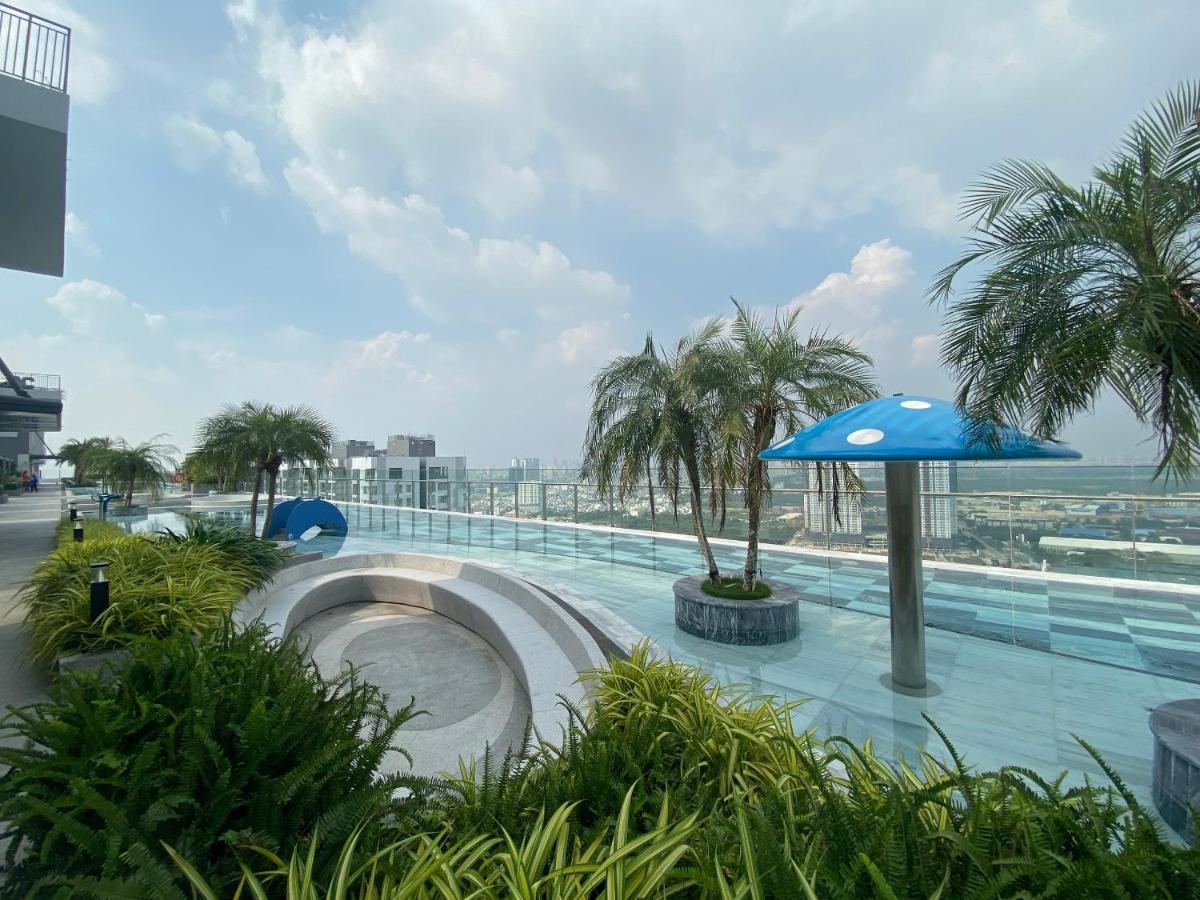 Luxury River Panorama View For 5 - Rooftop Infinity Pool + Sauna Near Q1 + Secc * Ho Chi Minh City