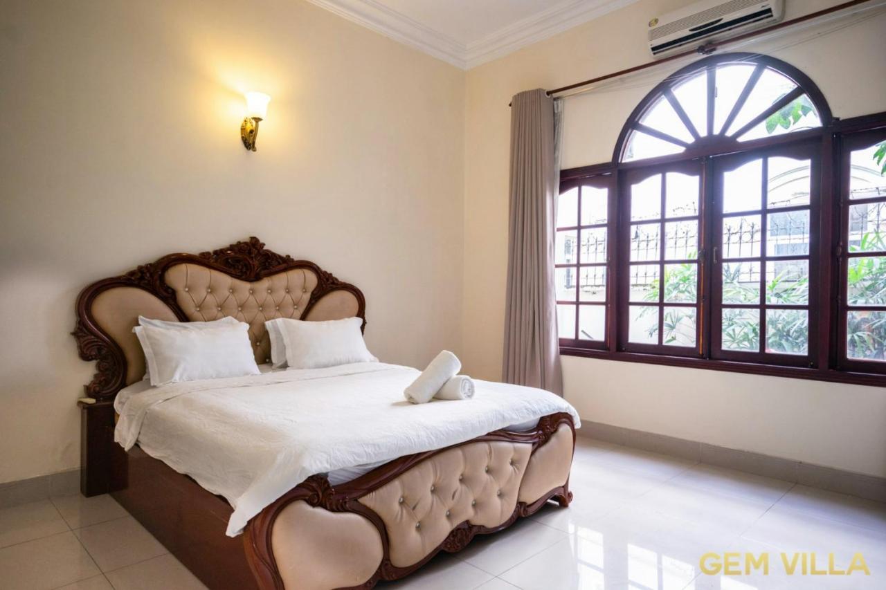 Gem 10 - 5 Bedroom, 6 Bathroom, Big Pool, Big Garden *