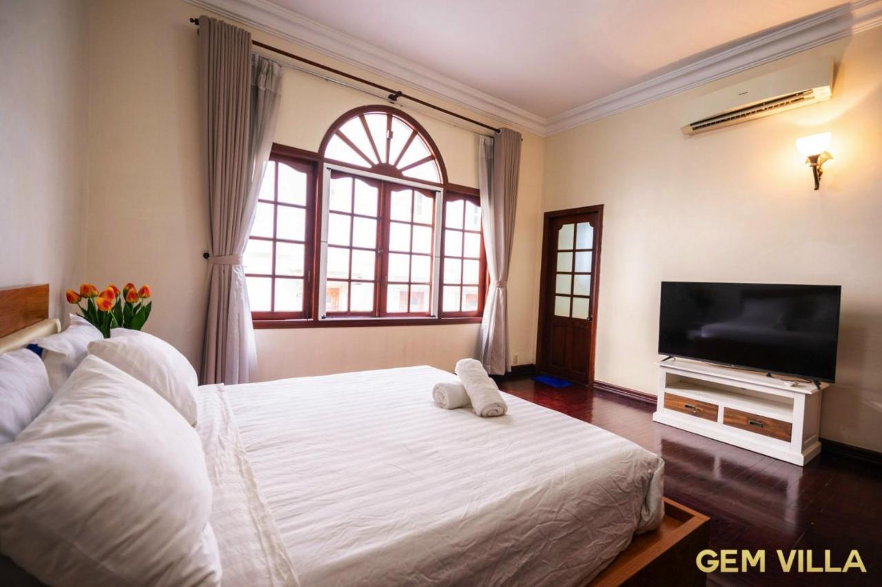 Gem 10 - 5 Bedroom, 6 Bathroom, Big Pool, Big Garden *