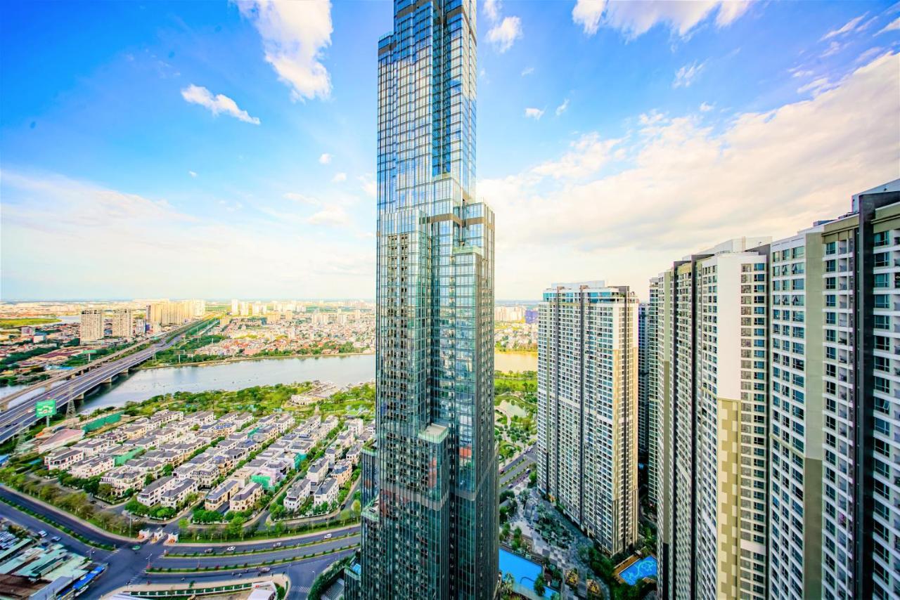 - Vinhomes Park, Landmark 81 Area & Ice Skating Rink Ho Chi Minh City