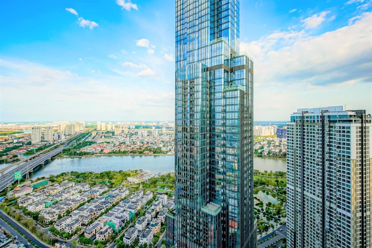 - Vinhomes Park, Landmark 81 Area & Ice Skating Rink Ho Chi Minh City