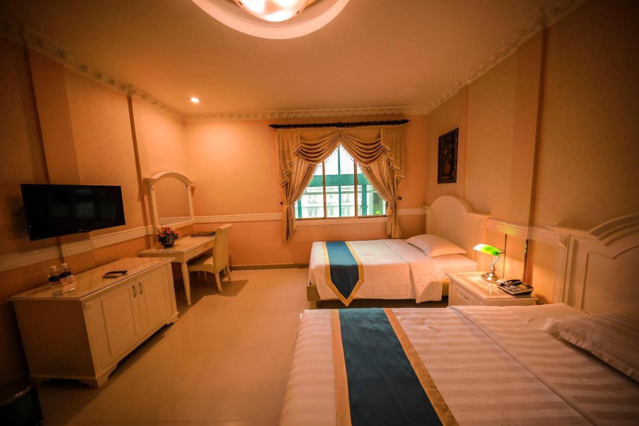 700 Fortune Hotel